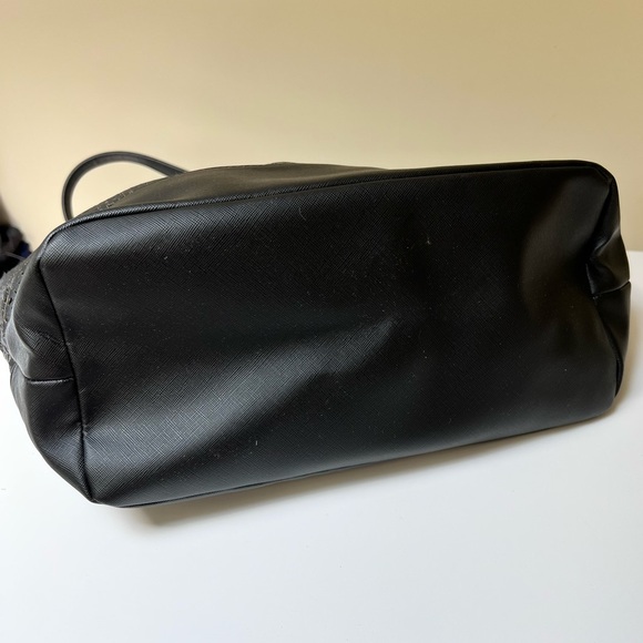 Kenneth Cole Reaction Large Cutout Tote - Picture 7 of 8